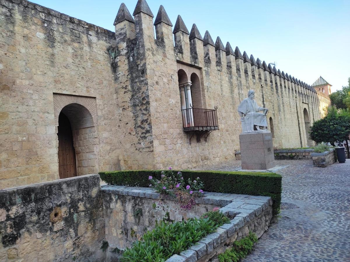 San Basilio'S Red House — Fotos 1